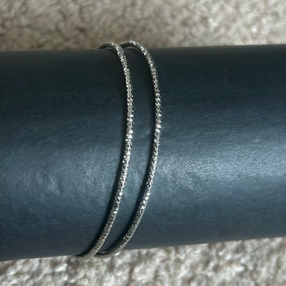 Women’s‎ vintage set of 2 dainty silver bangle bracelets one size